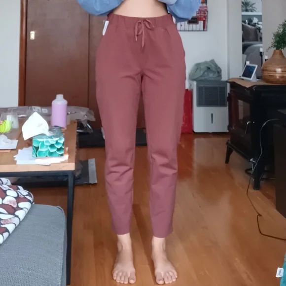 🆕️NWT Old Navy High-Waisted Powersoft Coze Edition Slim Taper Pants, Size Small - Picture 7 of 10